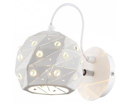 Бра Wertmark Delfina 